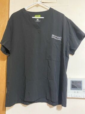 Black V-Neck Short Sleeve Medical Top, scrub Open to Offers!